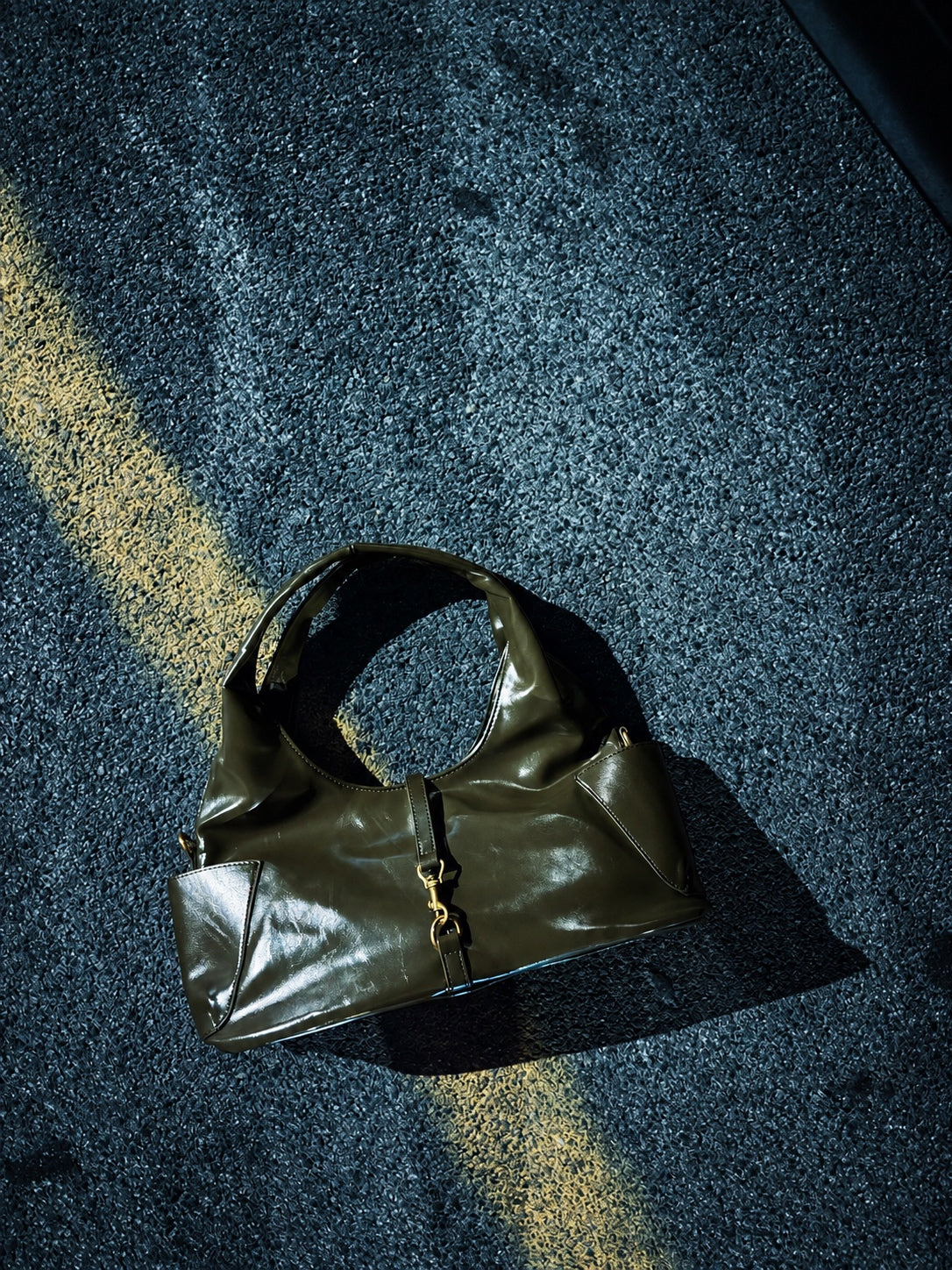 Borsa verde MaVie sotto il flash